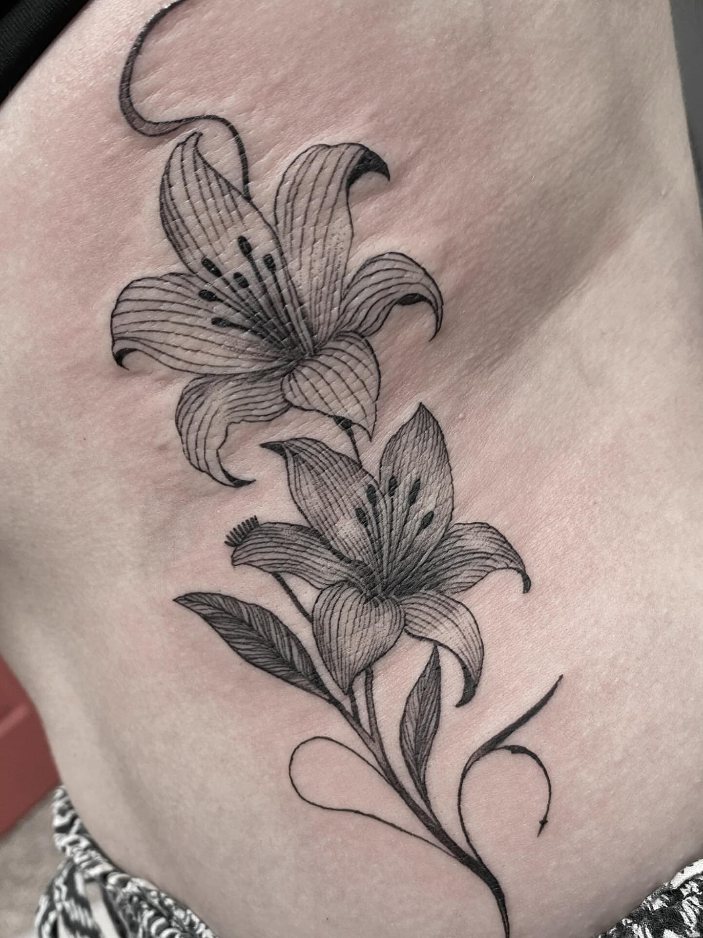 Black and grey lily composition